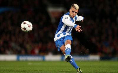 欧盈体育独家-绍切克庆祝时跳上看台